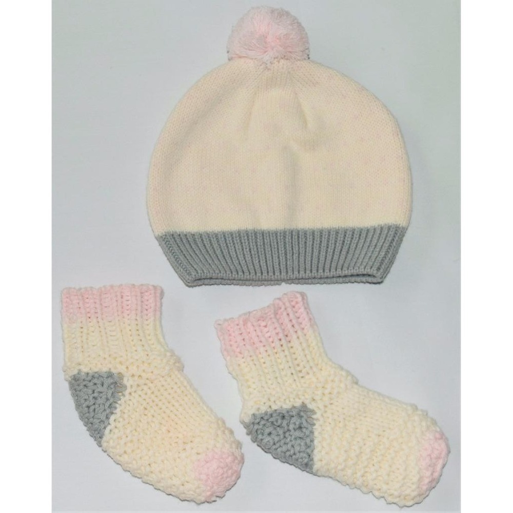 NWOT Pottery Barn Kids Baby Girl 6 12 m Cream Pink Pom Pom Hat + Knitted Socks